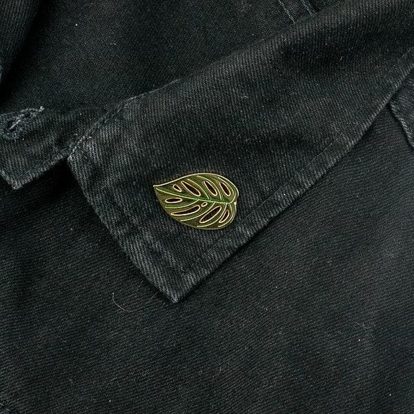 Monstera Adansonii Lapel Pin - Green Fresh Florals + Plants